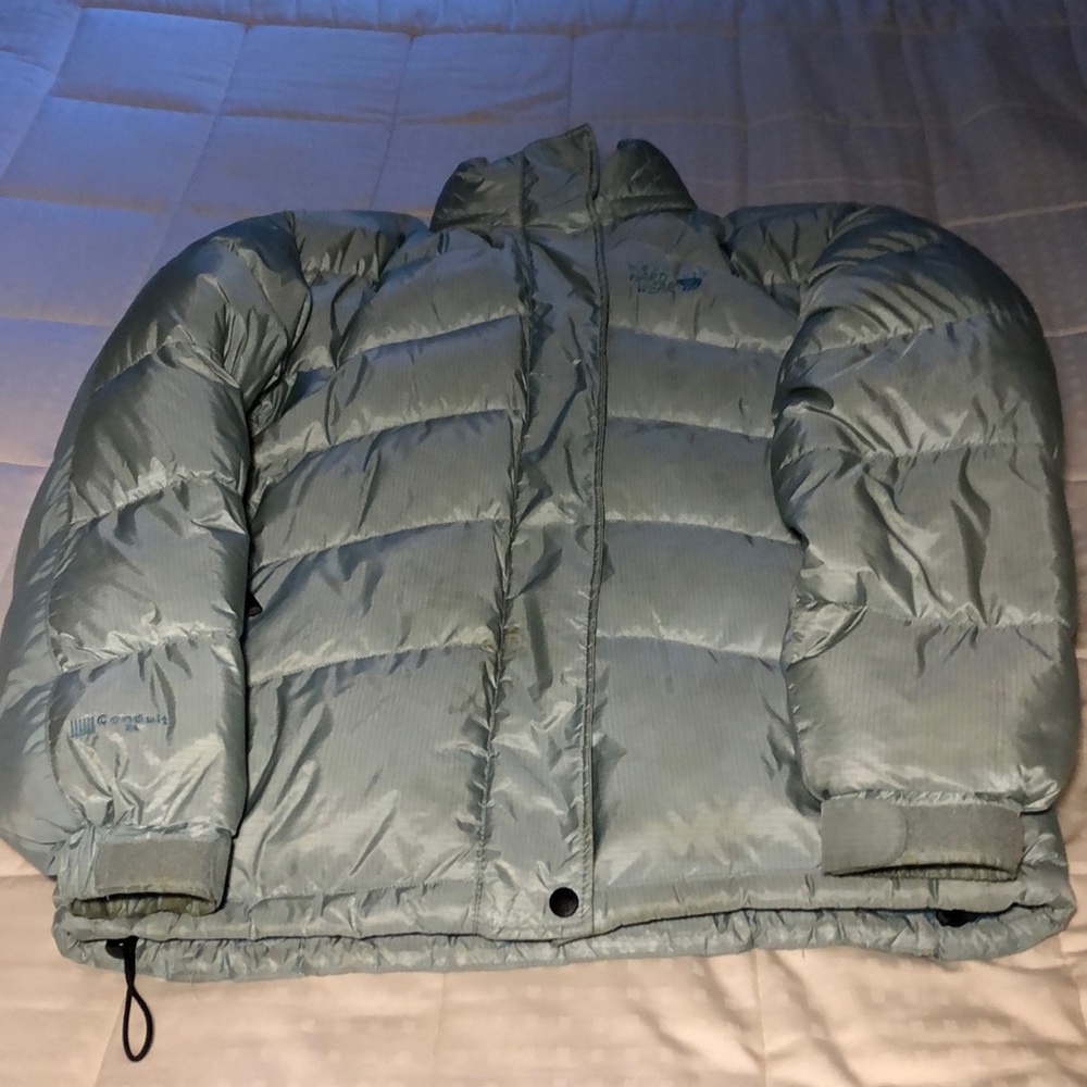 Women’s Mountain Hardware extra puffy winter coat.